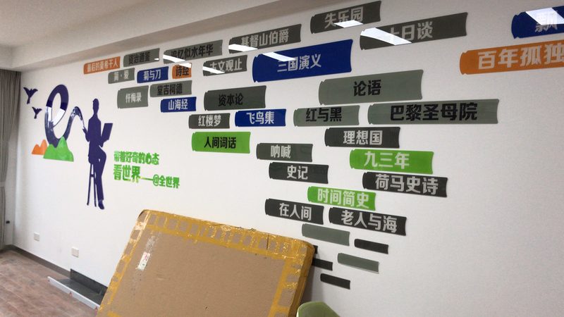 商场灯箱广告牌的标准尺寸通常包括以下几种：